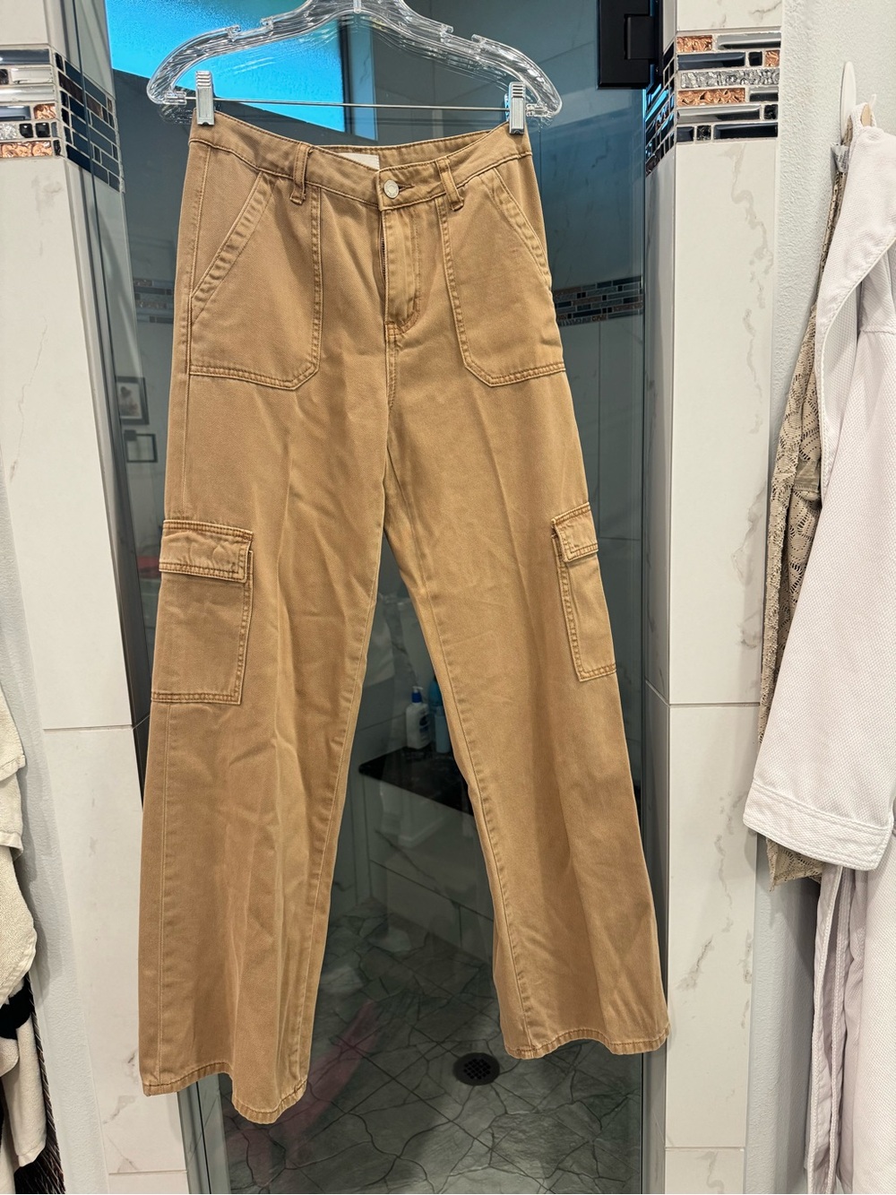 Women's Wide-Leg Cargo Pants in Tan